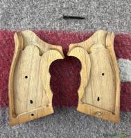 Karl-Nill-Griffschalen für S&W-Revolver mit K/L-Rahmen