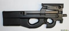Seriefeuerwaffe FN P90 / PS90 5.7x28 mit Integriertem Laser