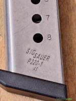 Neuwertiges SIG Sauer P220 .45 ACP 8-Schuss Magazin
