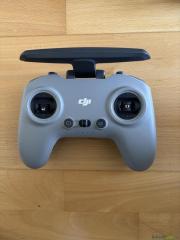 DJI Avata 2 Drohne mit Fernsteuerung, Brille, Fly More Pack und Zubehör