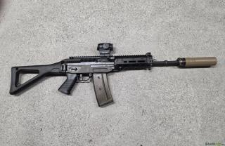SIG 553