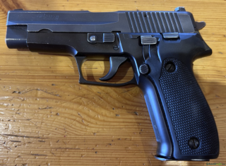 SIG-Sauer P226 9x19mm Parabellum/Luger/NATO