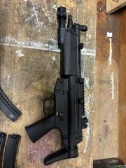 CYMA Platinum MP5 AEG (CM.041G) mit Flashlight-Handschutz, Top-Rail & Magazine