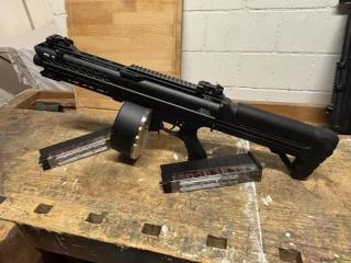 Tokyo Marui SGR-12 Tri-Shot AES Shotgun + 3000er Drum Mag + 2 Magazine (Top Zustand)