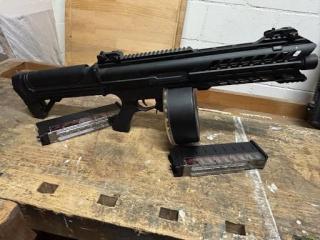 Tokyo Marui SGR-12 Tri-Shot AES Shotgun + 3000er Drum Mag + 2 Magazine (Top Zustand)