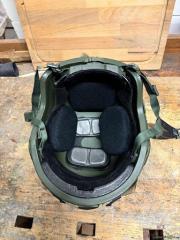 Echter ballistischer Gefechtshelm High-Cut (Aramid / Kevlar-Verbund) mit Cover
