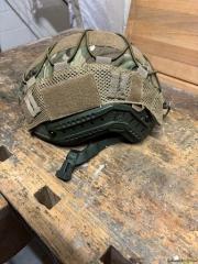 Echter ballistischer Gefechtshelm High-Cut (Aramid / Kevlar-Verbund) mit Cover