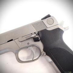 Smith & Wesson Model 4026 cal. .40S&W