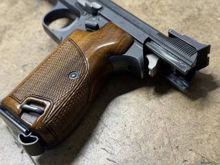 SIG-Sauer P210-6 / 9mm