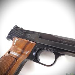 Smith & Wesson Model 41 ''The .22 Rimfire Target Pistol'' cal .22LR (1978)