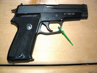 Armee Pistole P75 / P220