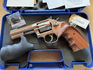 Smith & Wesson 617 .22 LR Long Rifle
