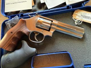 Smith & Wesson 617 .22 LR Long Rifle