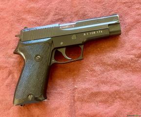 SIG-Sauer P 220 9x19mm Parabellum/Luger/NATO