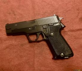 SIG-Sauer P 220 9x19mm Parabellum/Luger/NATO